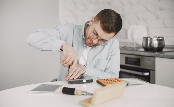 Best precision screwdriver set for electronics