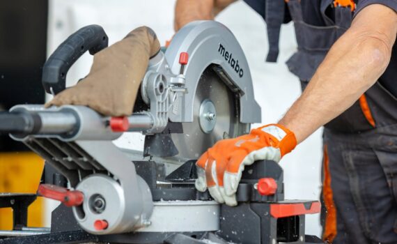 Can you cut aluminum with a circular saw