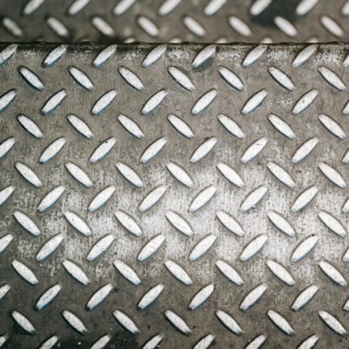 Can you cut metal with circular saw