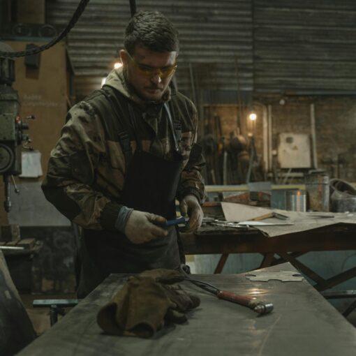 Can you cut sheet metal with a circular saw