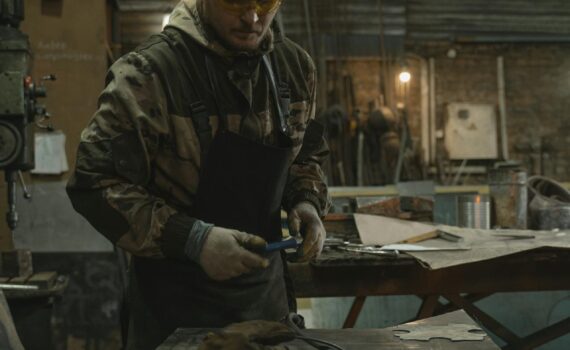 Can you cut sheet metal with a circular saw