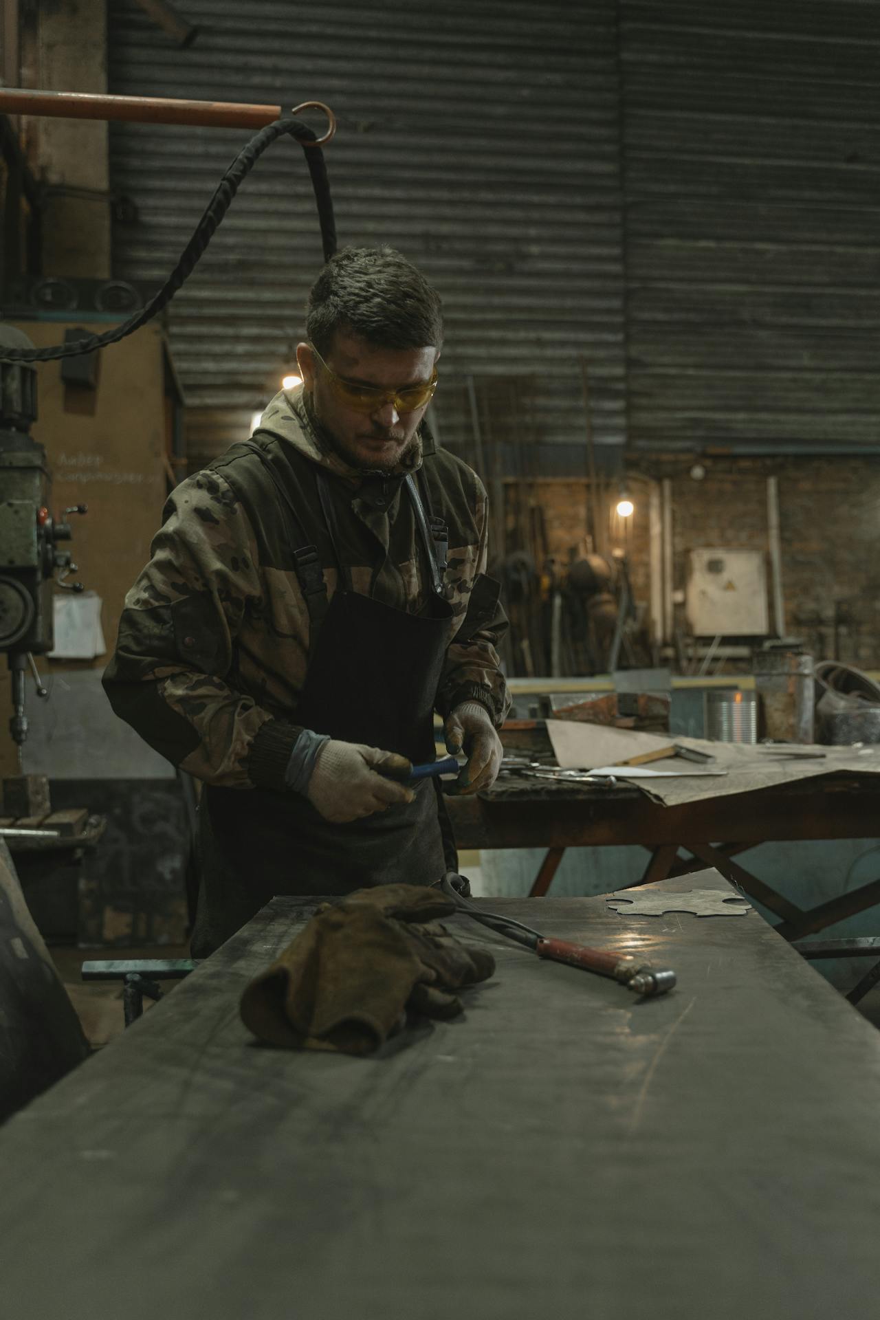 Can you cut sheet metal with a circular saw