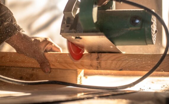Circular saw safety tips