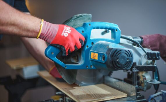 Miter saw safety tips